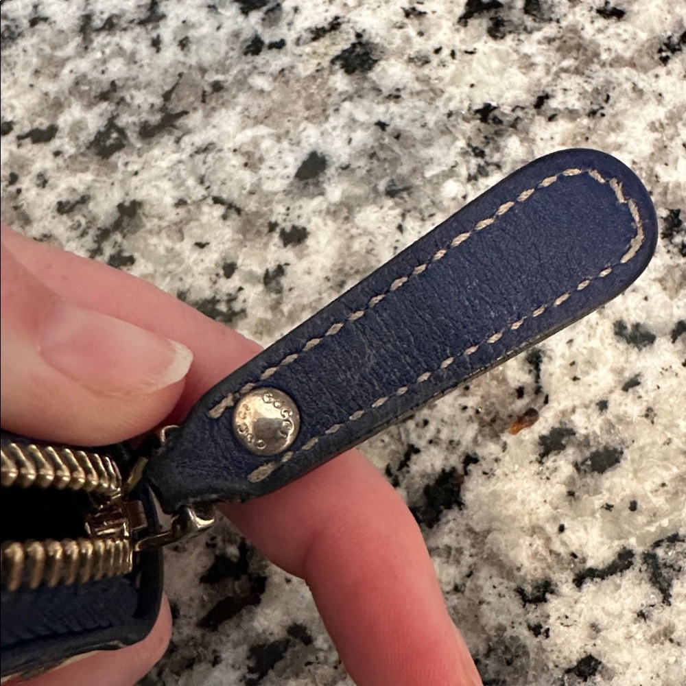 Gucci Beige and Navy Zip Wallet with Americana Logo - Picture 14 of 14